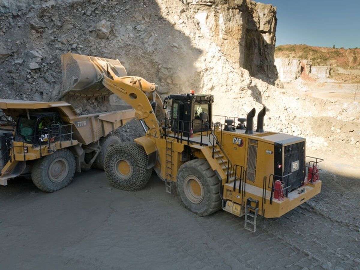 Cat 992 Touts Massive Payload-Per-Fuel Efficiency Increases