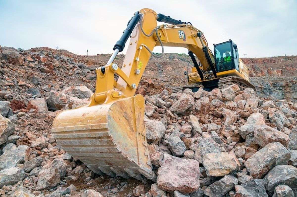 Cat Lets The New 350 Excavator Out of The Bag