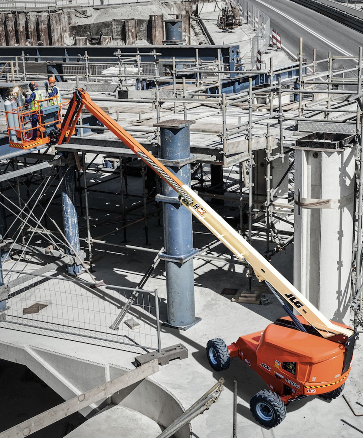 JLG’s 8 New HC3 Boom Lifts Prevent Overloading With Load-Sensing Technology