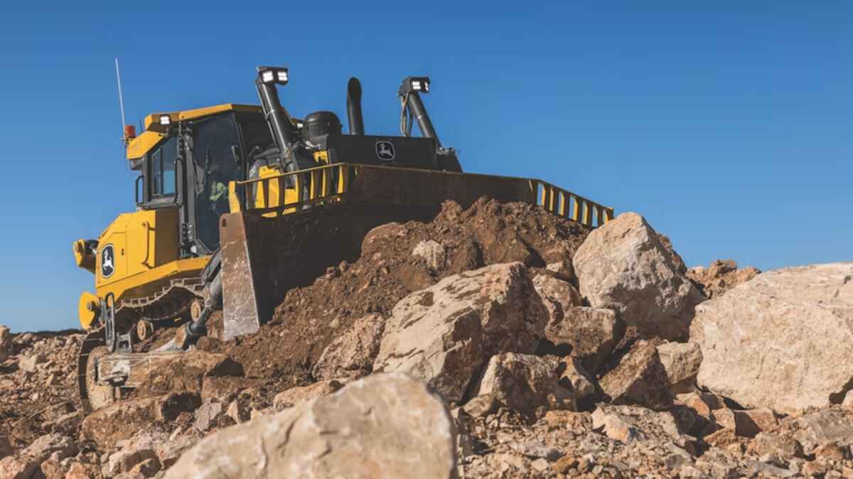 John Deere Launches its Largest P-Tier Dozers, the 950 and 1050