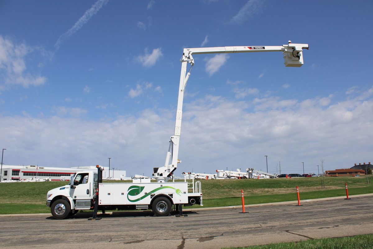 Terex Utilities Gears Up To Distribute Industry’s First All-Electric Bucket Truck